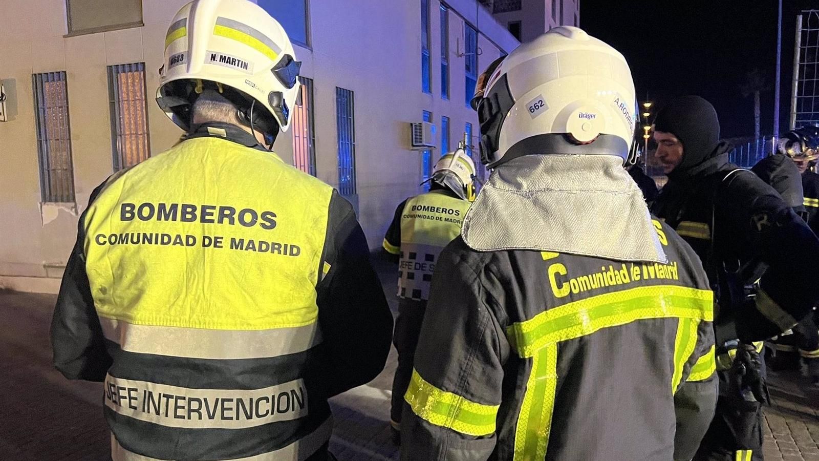 Sofocado un incendio en el sótano de un edificio en Parla que solo deja daños materiales