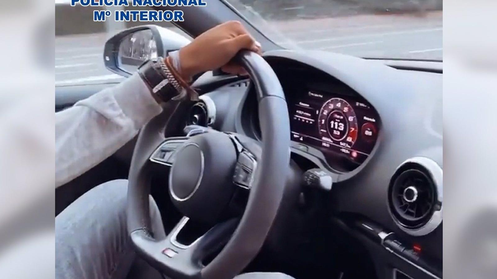 Detienen a un joven que publicó un vídeo en redes sociales conduciendo a 113 km/h por el Paseo de la Castellana