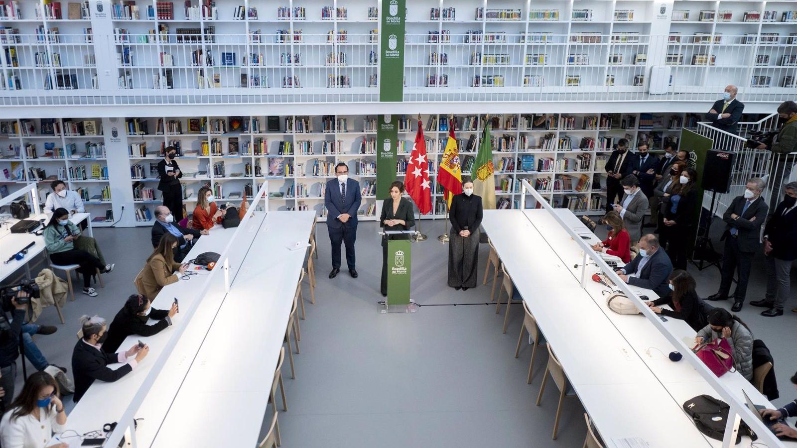 Díaz Ayuso inaugura la Biblioteca Princesa Doña Leonor de Boadilla del Monte