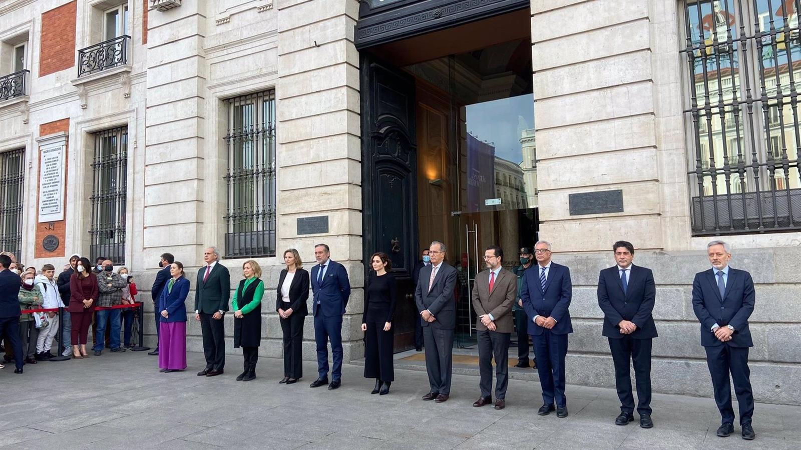 Minuto de silencio en Sol en recuerdo a las víctimas del 'Villa de Pitanxo'