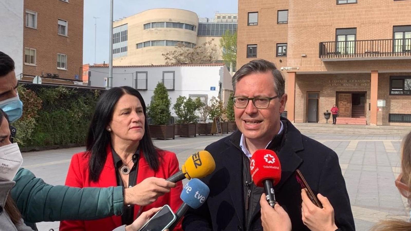 El PP vuelve a criticar los "constantes contratos y chanchullos entre familiares" en el Ayuntamiento de Móstoles