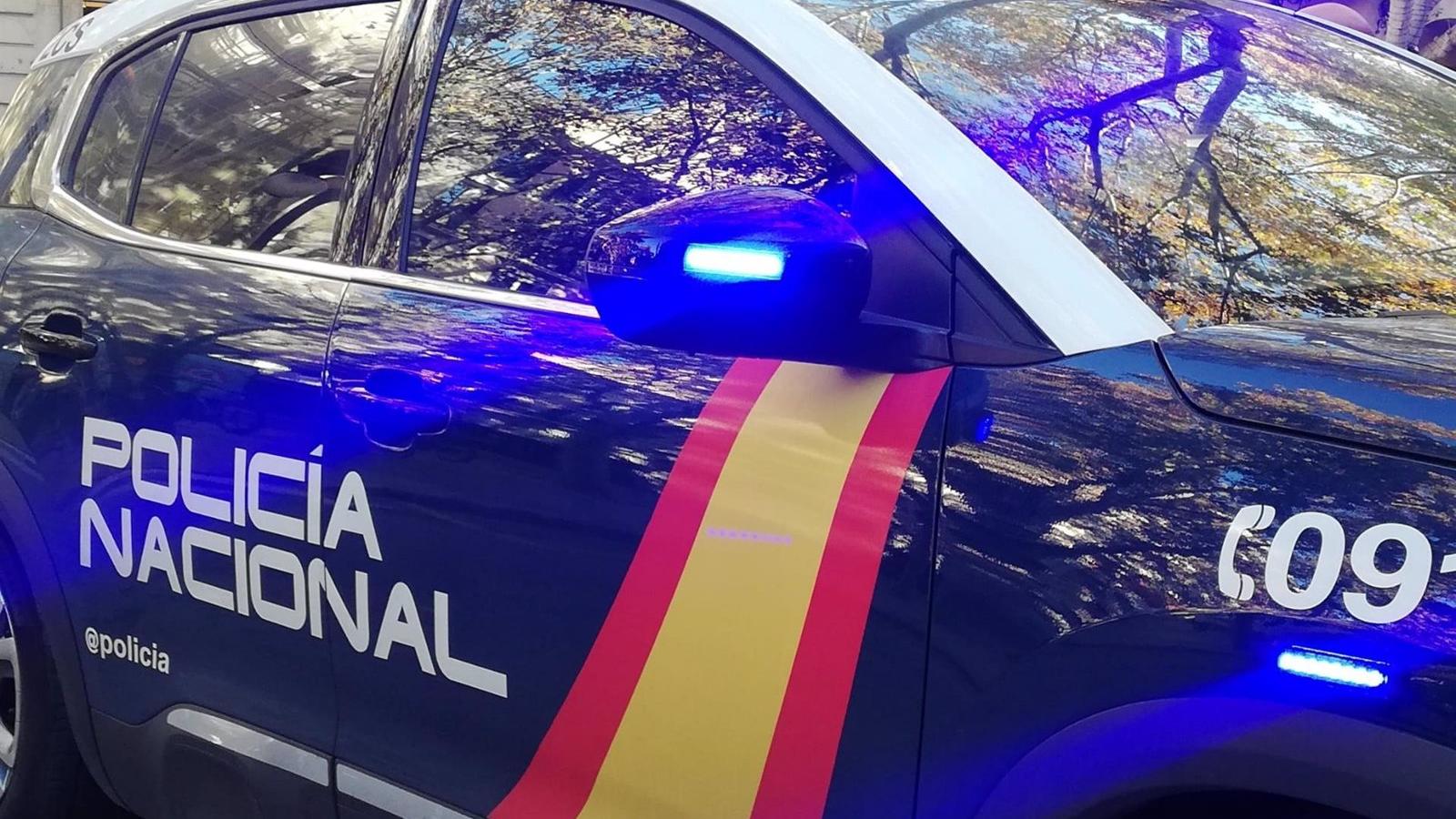 Un grupo lanza sillas a aficionados del Manchester en un pelea sin heridos en el centro de Madrid