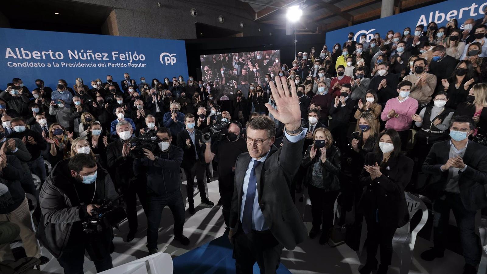 Feijóo lanza su candidatura con el reto de "ganar a Sánchez" y dar a España "el Gobierno que necesita"