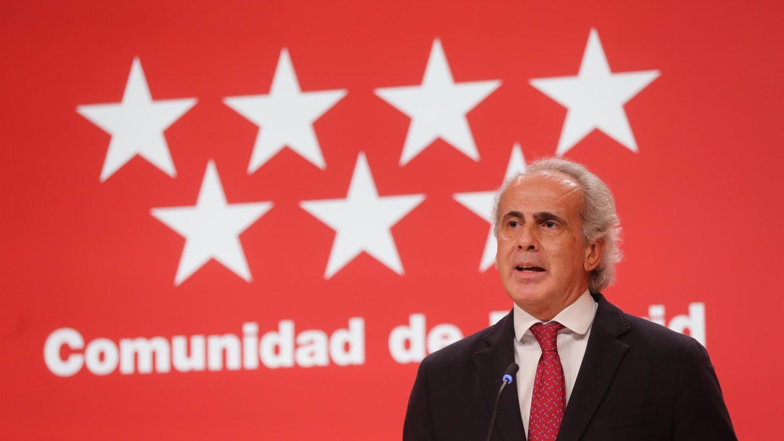 El consejero de Sanidad de la Comunidad de Madrid recibe la Gran Cruz de Caballero de Santiago