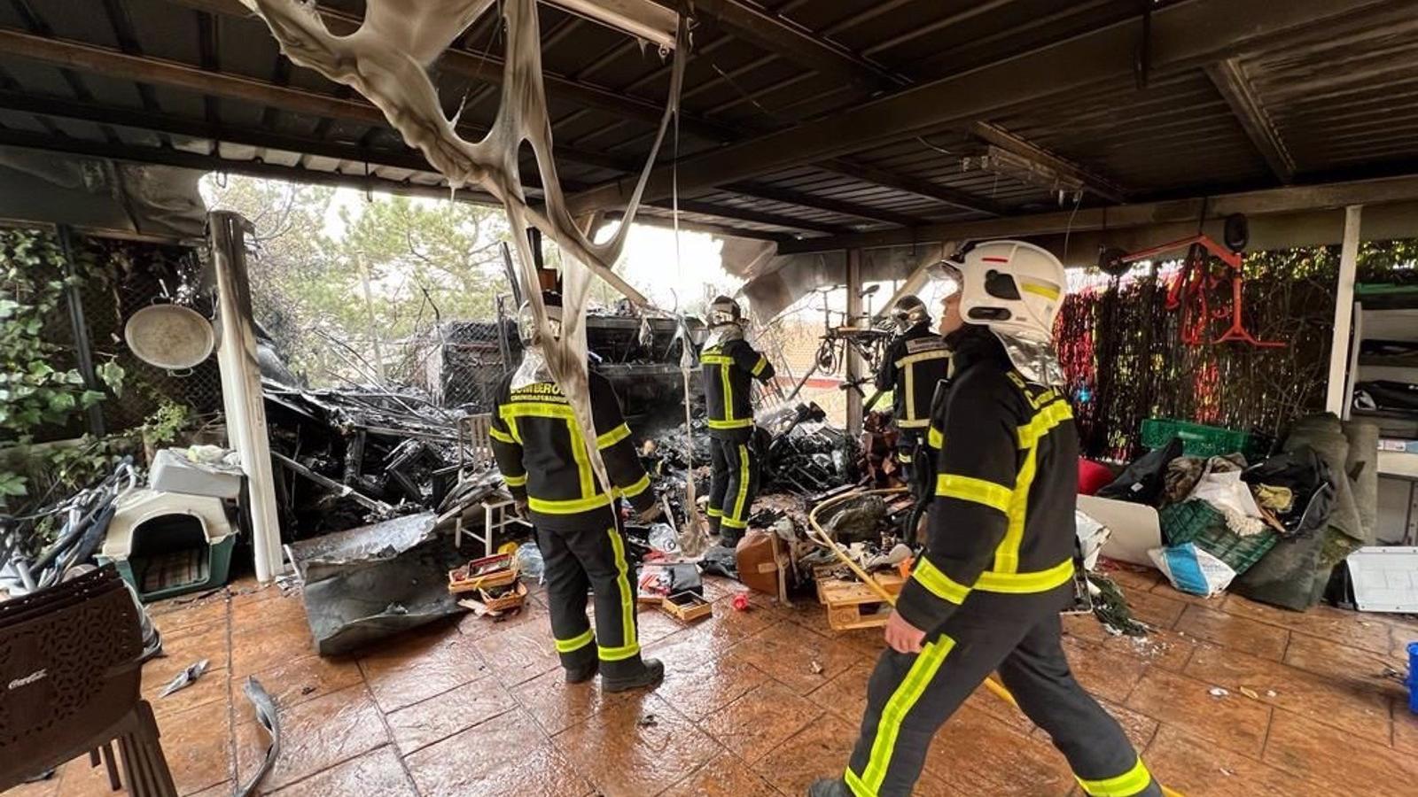 Arde sin heridos parte de un chalé en Valdemorillo