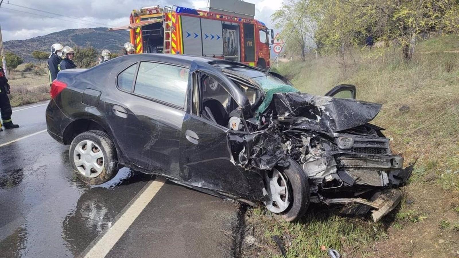 Rescatada una mujer tras impactar su vehículo con un autobús interurbano en Collado Villalba