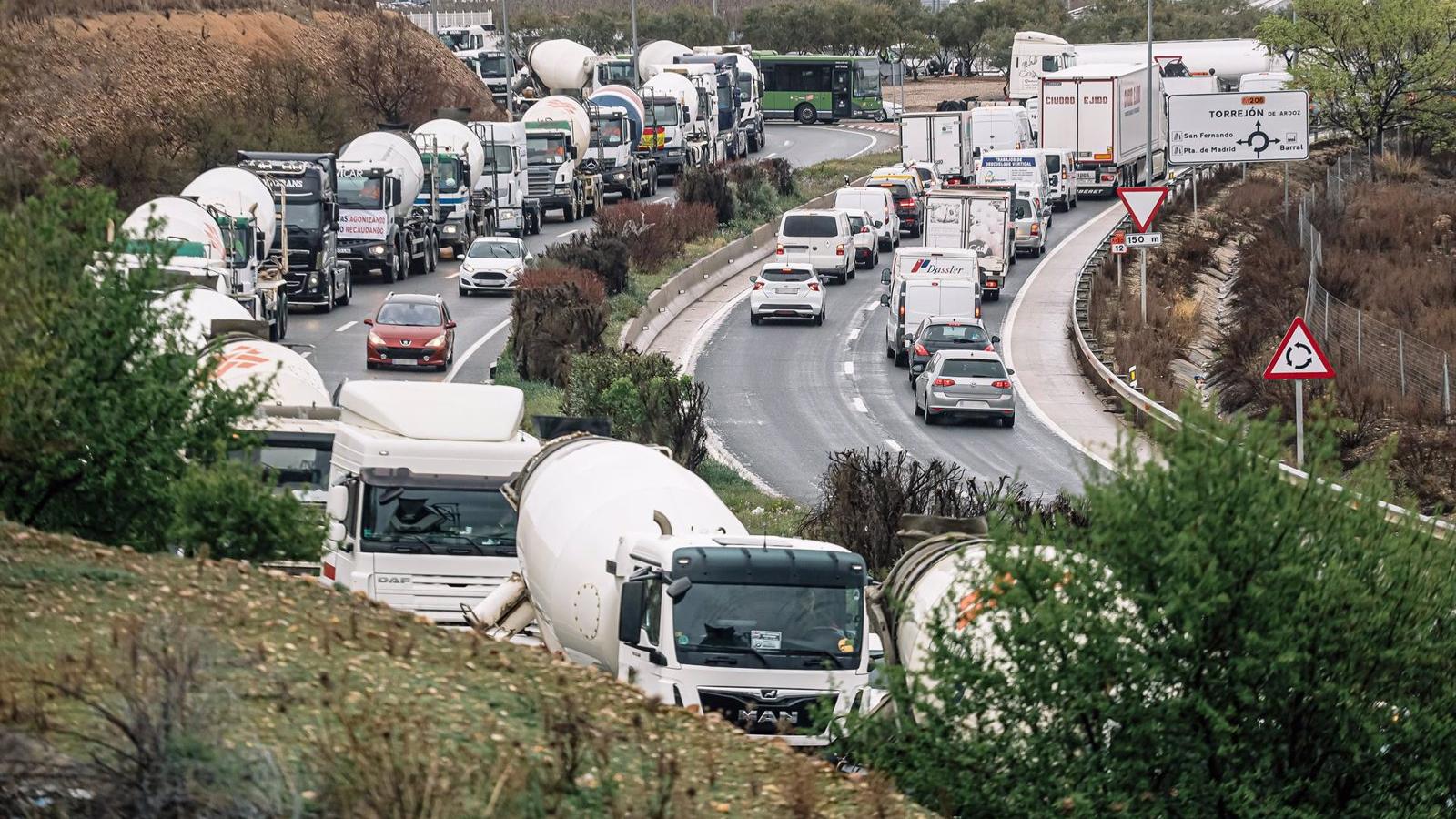 Lasquetty censura que el Gobierno de España dé una ayuda de "4 céntimos por litro" tras una semana "insultando" a los transportistas