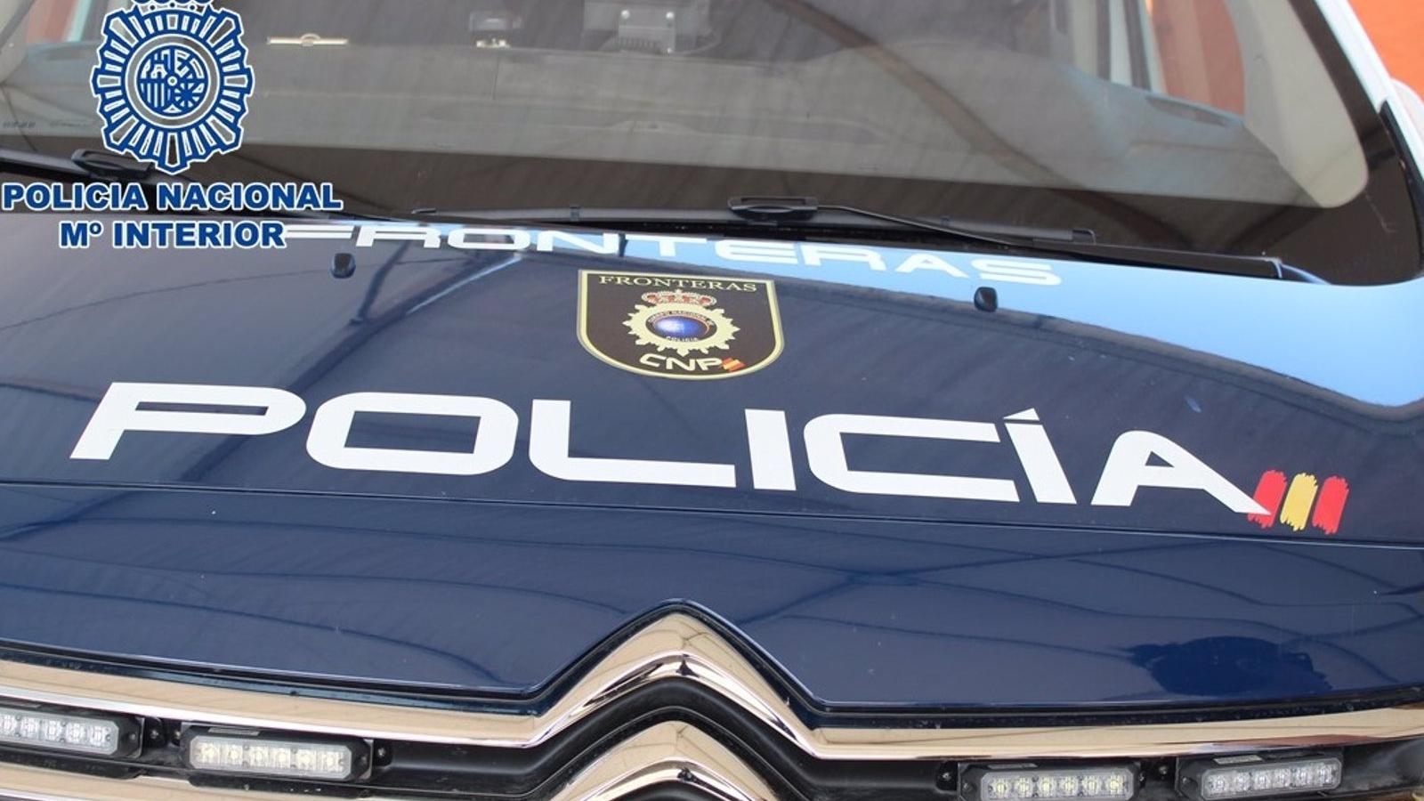 Detenido en el aeropuerto de Madrid-Barajas por casarse dos veces de forma ilegal para entrar en España