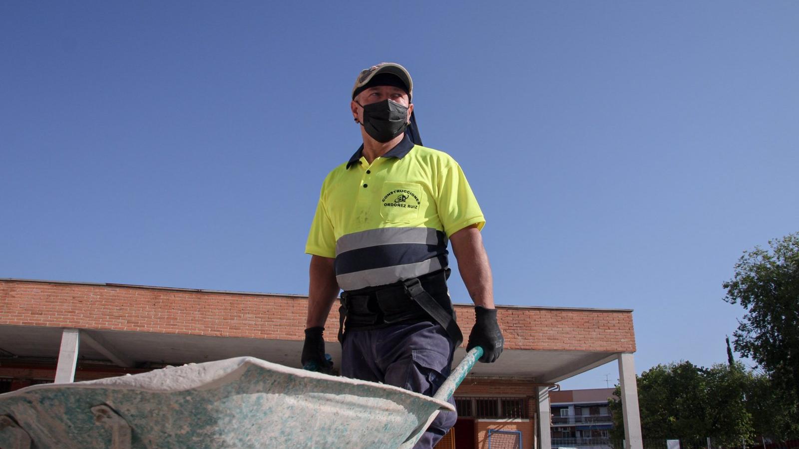 Paradas las obras de 14 centros educativos de la Comunidad por falta de materiales