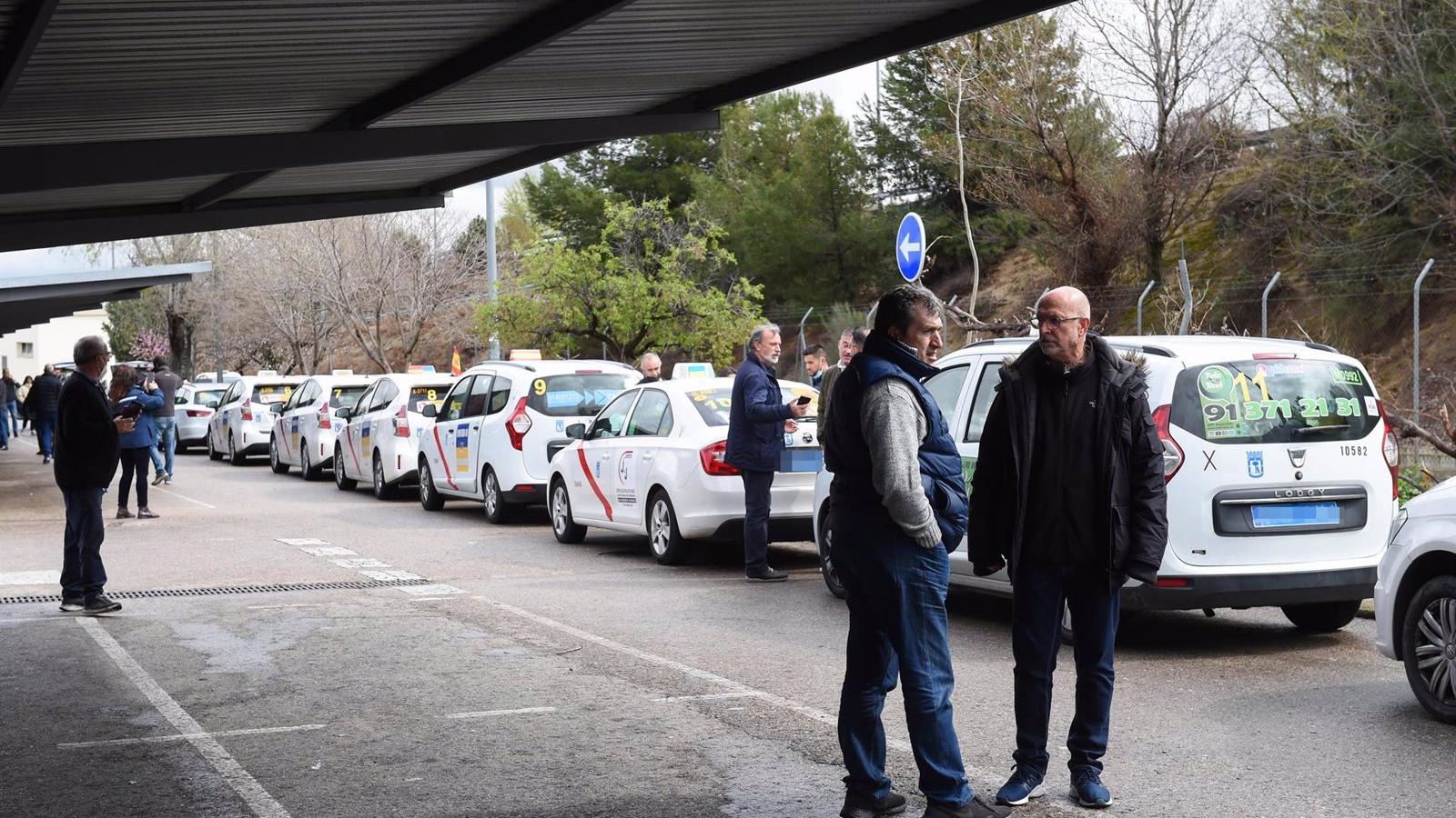 Autobuses, taxis y ambulancias desconvocan la manifestación del domingo tras el acuerdo del Gobierno