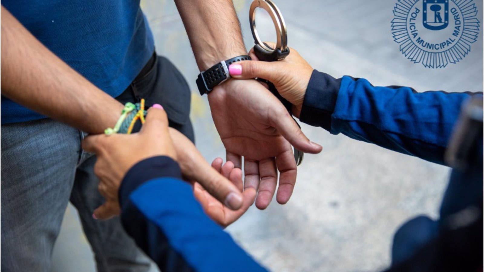 Detenido en Vallecas un hombre por volver a pegar a su pareja embarazada