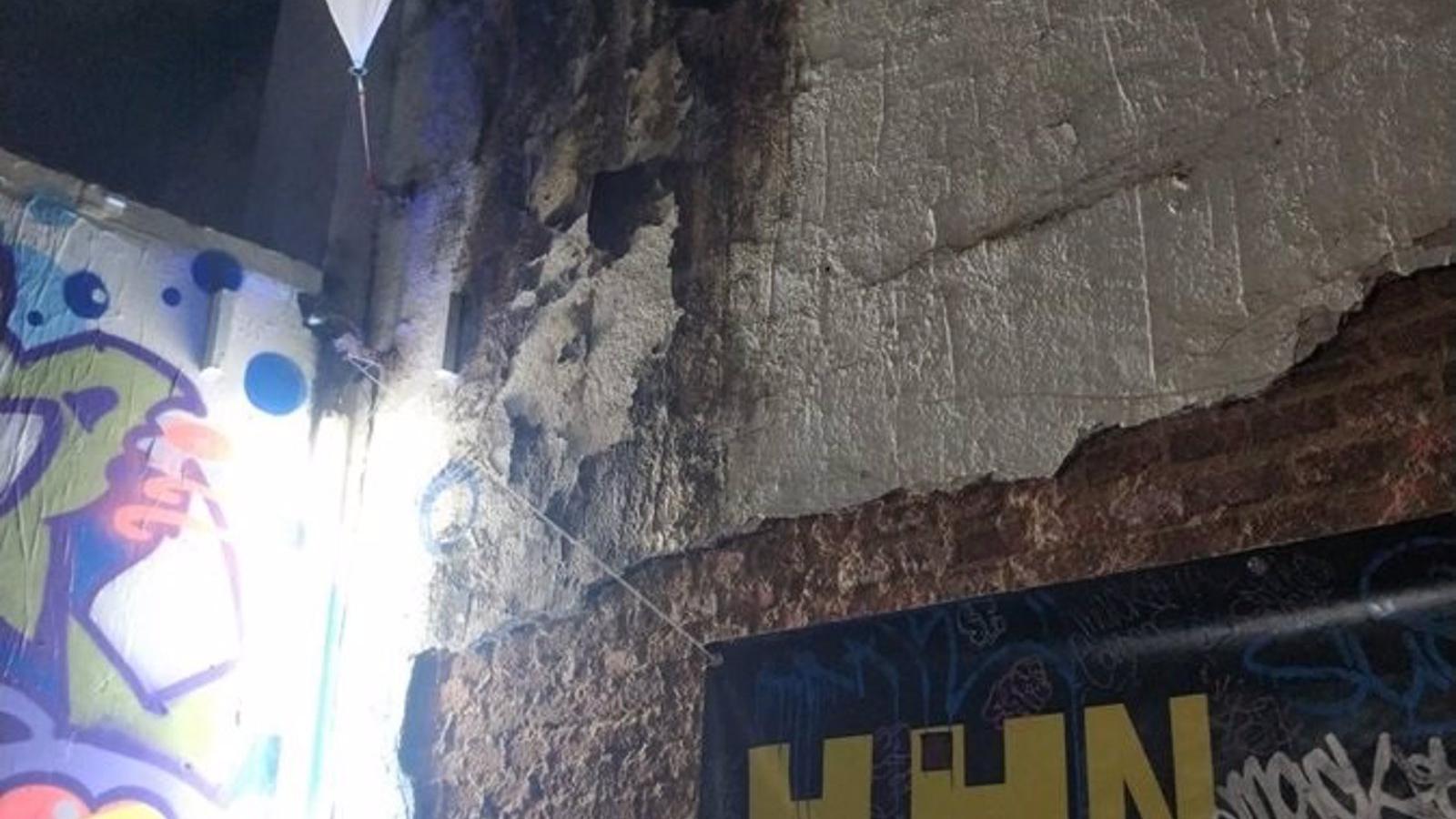 Desalojada una fiesta ilegal en un local de Tetuán sin ninguna medida de seguridad y riesgo de derrumbe