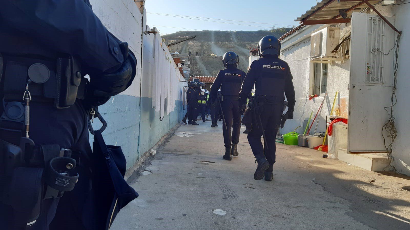 Detenido un hombre que se atrincheró y disparó al aire para paralizar la demolición de un edificio en la Cañada