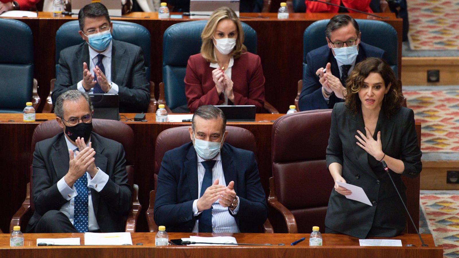 Díaz Ayuso afea al PSOE que señale a la diputada Carmen López por "ser la madre de" cuando tienen "corrupción" en sus municipios