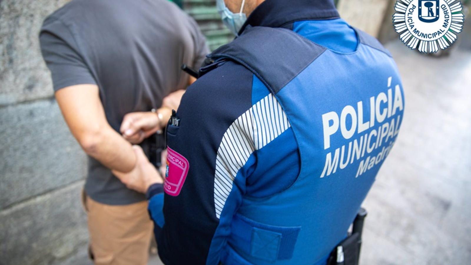 Detenido un hombre por maltratar y drogar a su mujer y sus hijos en Villaverde Alto