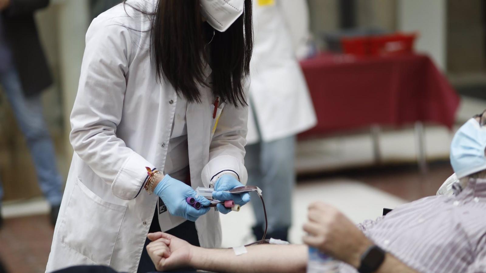 El Centro de Transfusiones llama a donar sangre en Semana Santa para cubrir las 5.000 donaciones que se precisarán