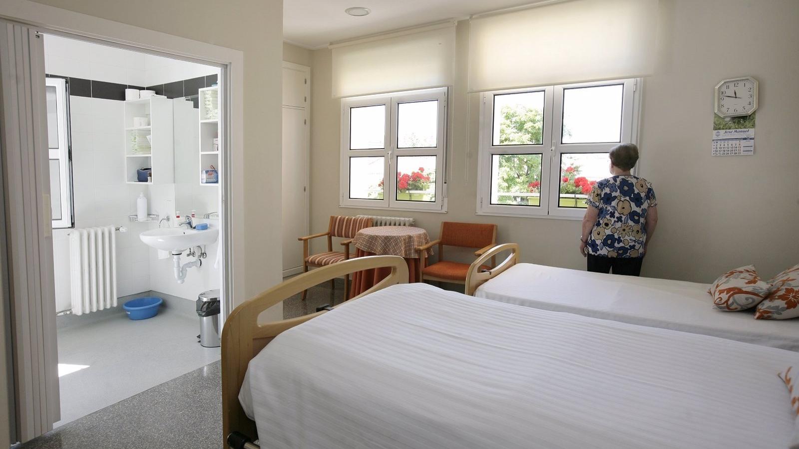El apoyo psicosocial llega a las residencias madrileñas para acompañar y evitar la soledad de las personas mayores