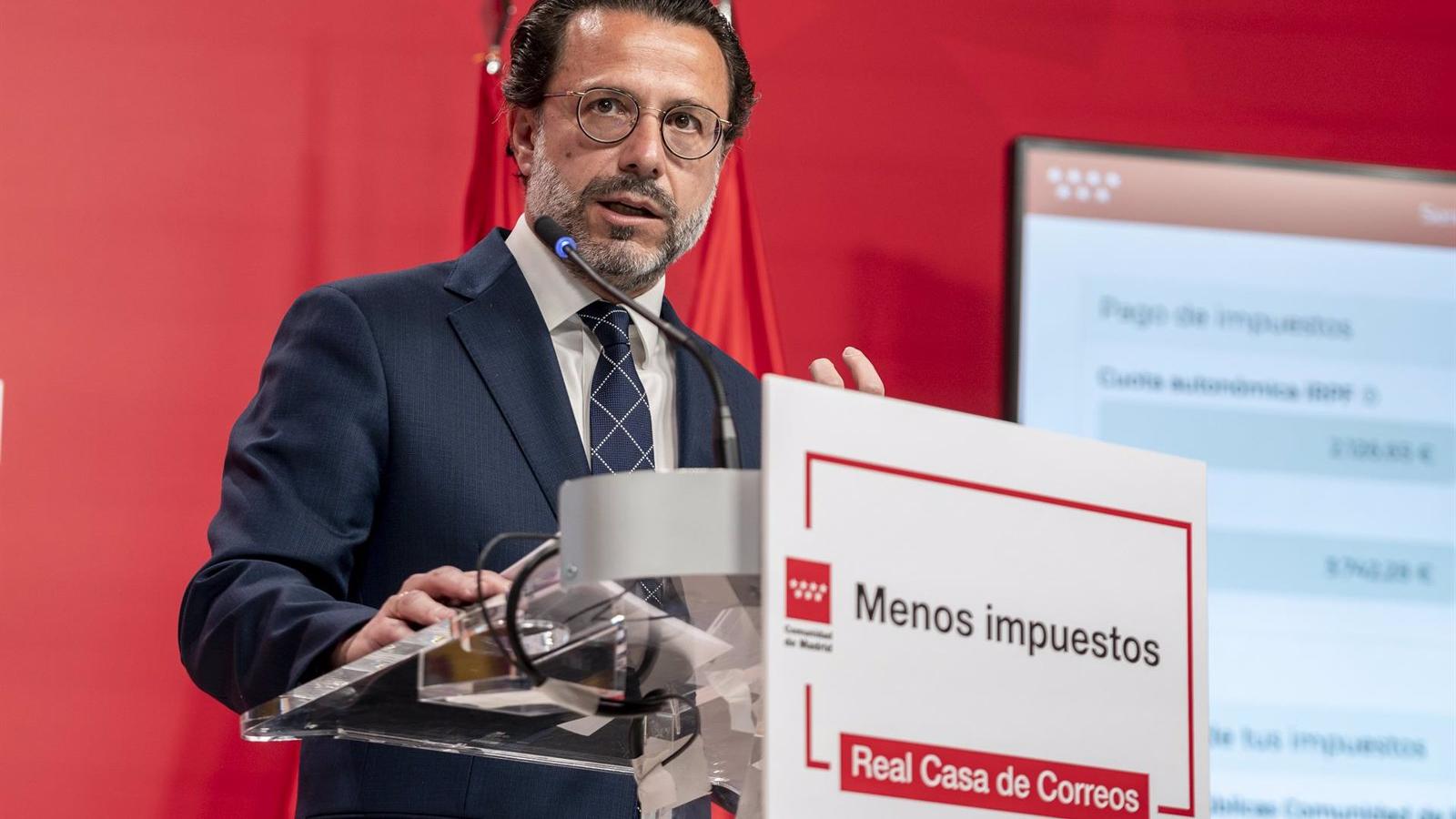 La Comunidad reprocha a Garzón que se atribuya a las autonomías el control de los descuentos en los carburantes