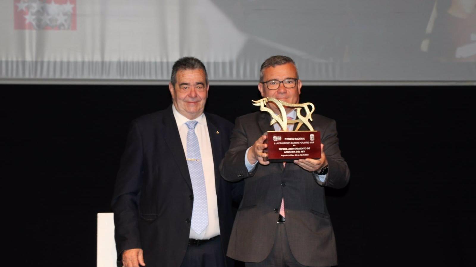 Arganda recibe el IV Trofeo Nacional a las Tradiciones Taurinas Populares de UFTAE