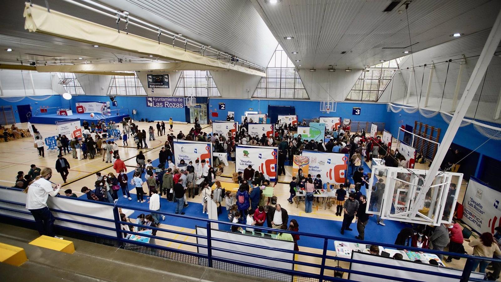 Cerca de 400 alumnos de 23 centros de Las Rozas participan en la final de la feria de robótica y tecnología educativa