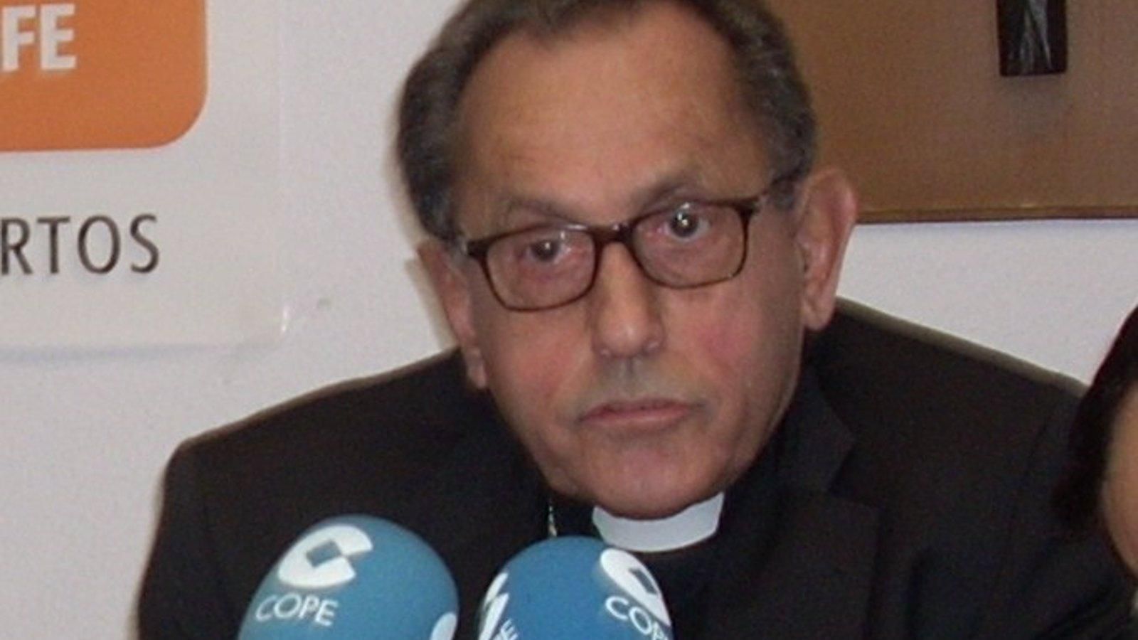 El obispo emérito de Getafe está estable dentro de la gravedad e intubado por Covid-19