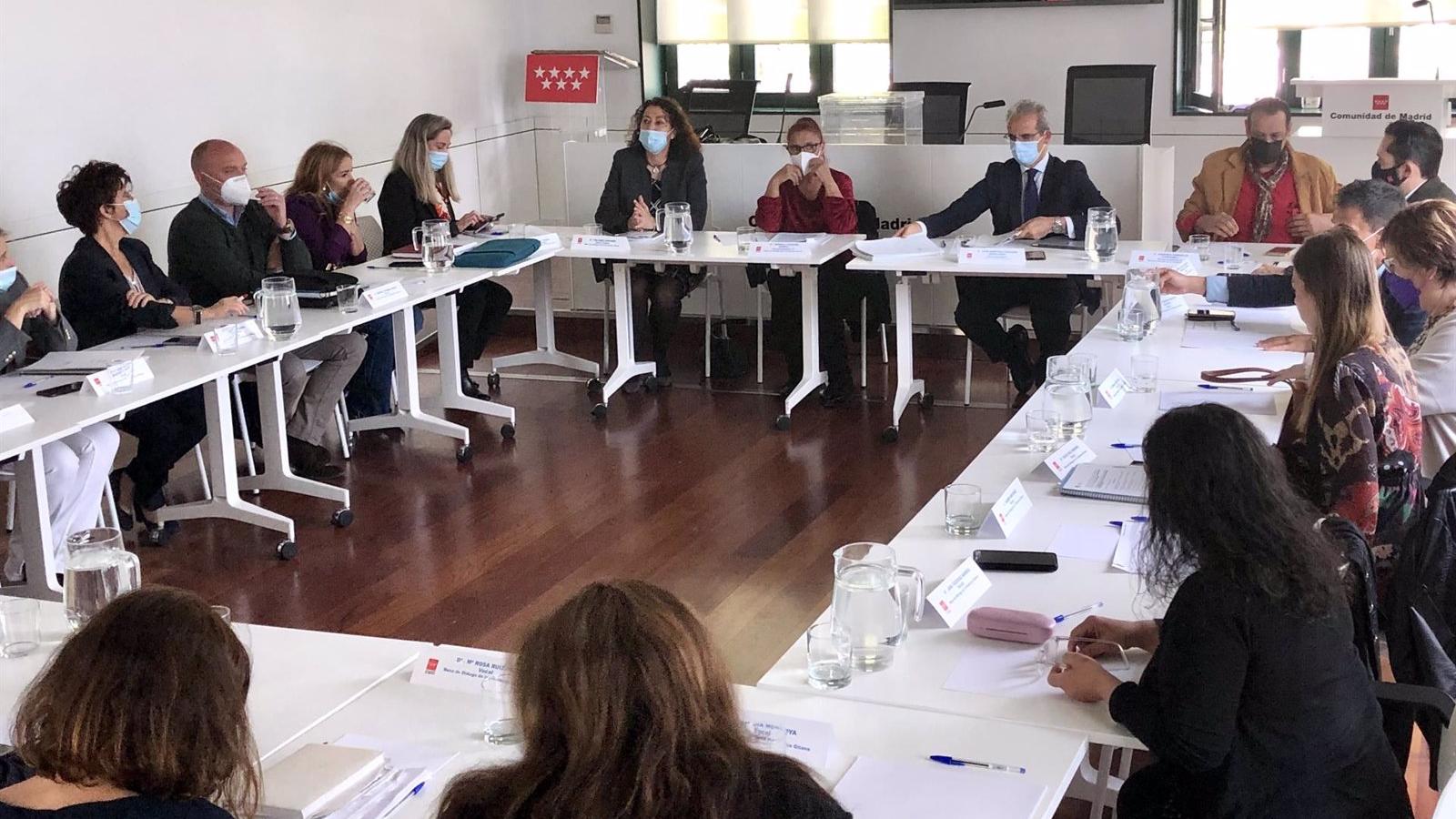 La Comunidad realizará un estudio para conocer la realidad de la población gitana de la región