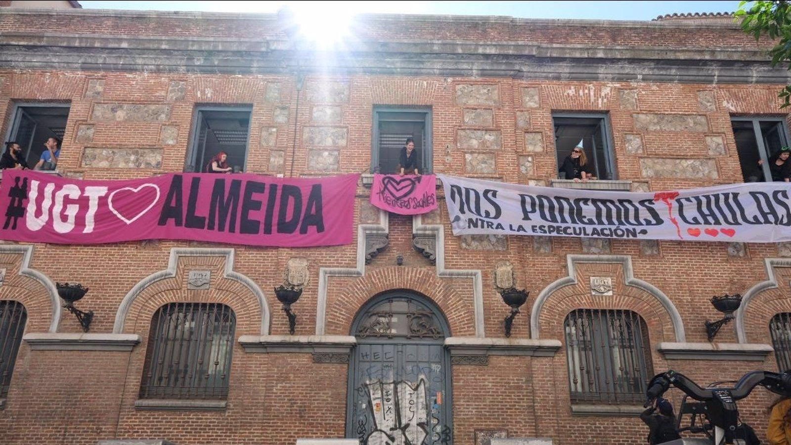 Desalojado sin altercados el edificio de UGT de la calle Hortaleza okupado el sábado