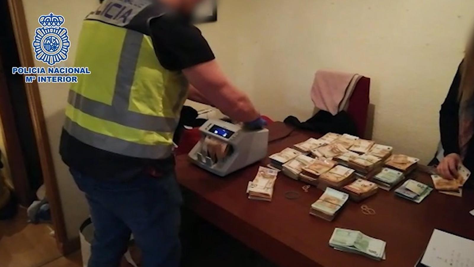 Cae una banda de falsos brokers que estafó seis millones a través de entramados financieros fraudulentos