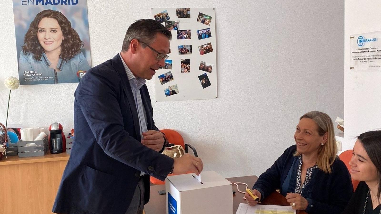 Serrano vota por Ayuso en el Congreso del PP de Madrid para lograr "una nueva etapa" para el partido