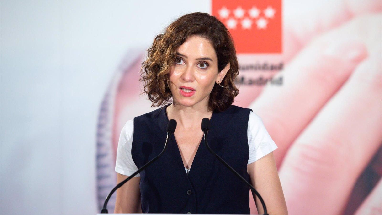Díaz Ayuso critica una comisión hecha para "acosar y cercar" a Martínez-Almeida y reitera que cree en él y en su honorabilidad