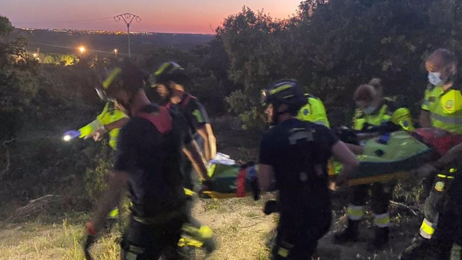 Trasladado a La Paz un ciclista al caerse en un camino de difícil acceso y con pendiente en El Pardo