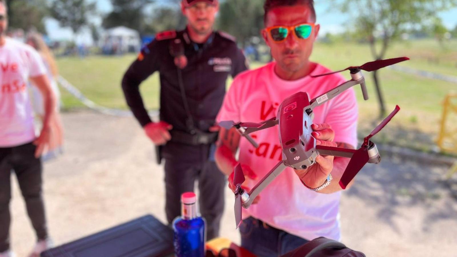 El dron de la Policía Local de Sanse realiza su primer vuelo de apoyo durante la caldereta popular