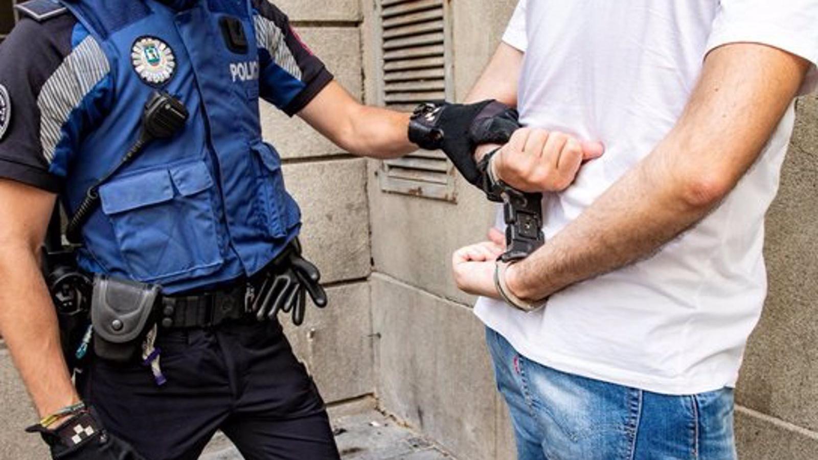 Detenido un taxista circulando por Chamberí sin carné y positivo en drogas y alcohol