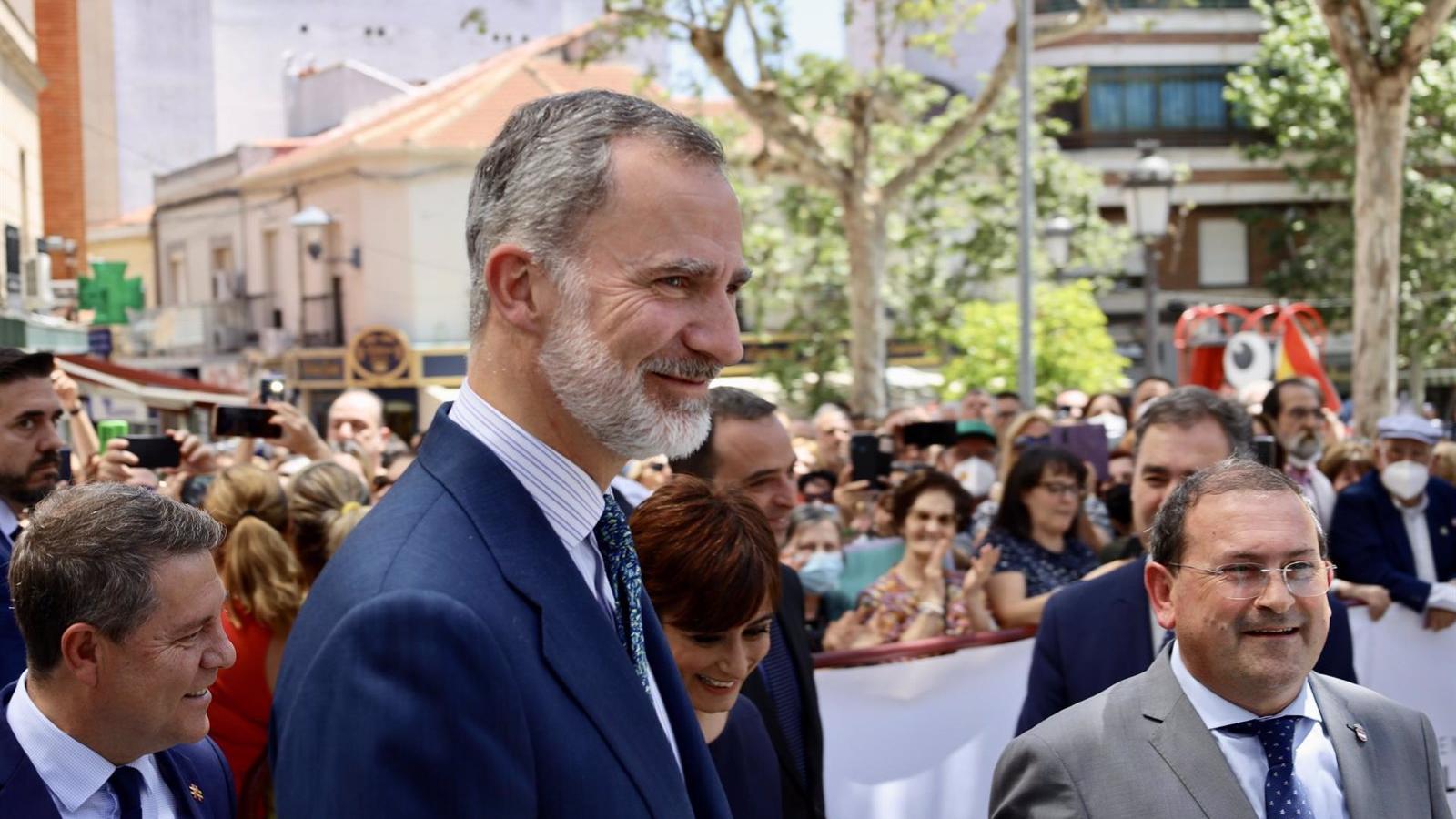 Felipe VI acuerda con el emérito verse en Madrid tras una llamada telefónica en su viaje a Abu Dabi