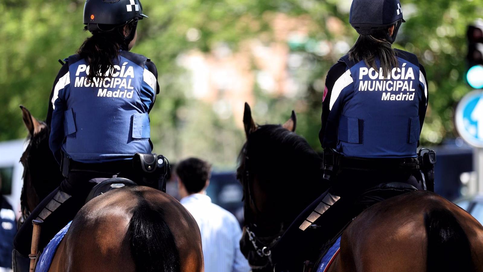 Siete detenidos, 180 actas de drogas, 100 por botellón y 28 armas incautadas, balance de la Policía Municipal en San Isidro