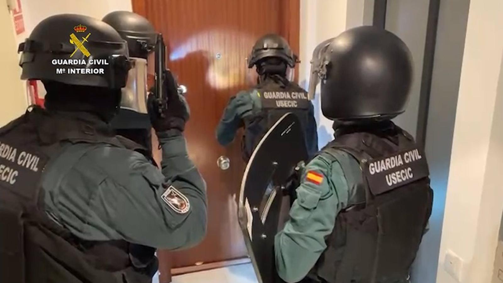 Detenido un grupo por robar una veintena de tiendas con 'alunizajes' o a mazazos