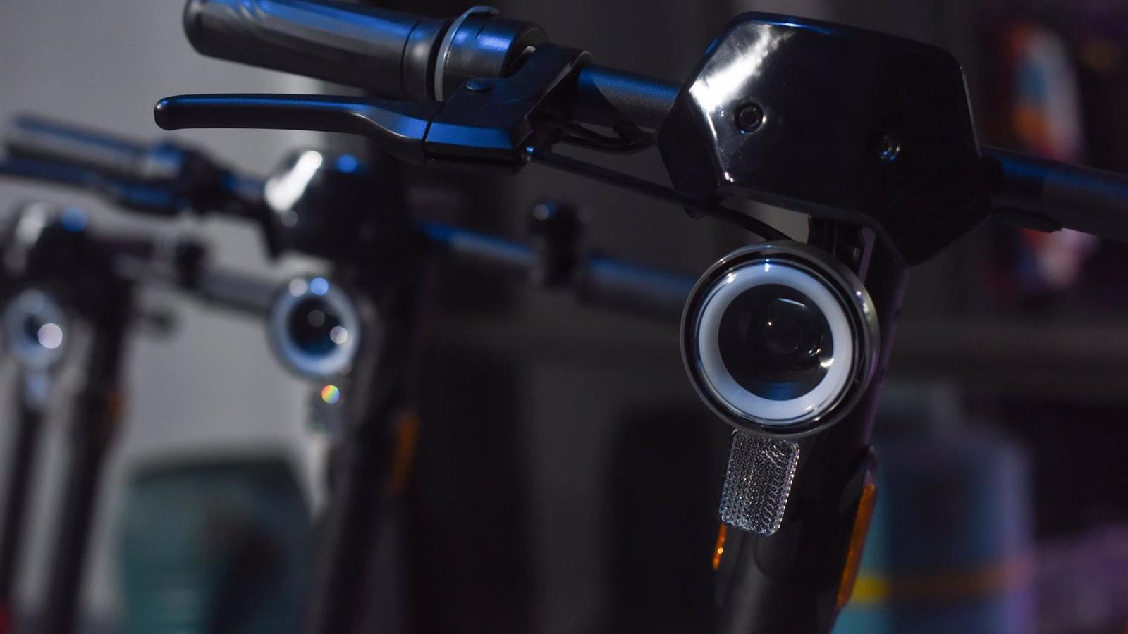 400 multas diarias en el primer cuatrimestre a bicis, patinetes y motos de alquiler por aparcamiento indebido
