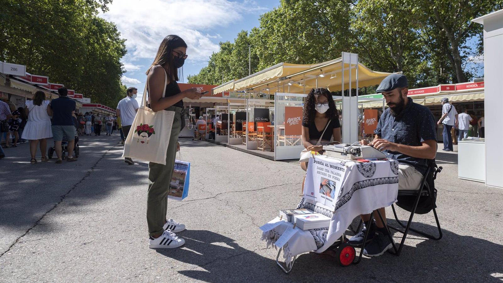 La Feria del Libro vuelve a El Retiro con más de 370 casetas y 400 expositores
