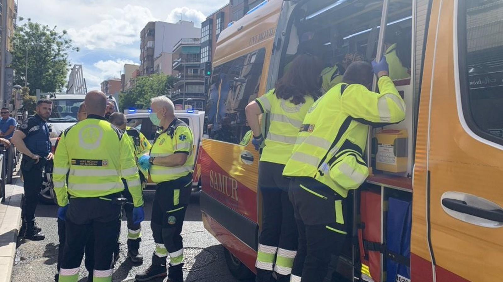 Muere sepultado un joven de 23 años al volcar el dumper cargado de arena en una obra en la que trabajaba