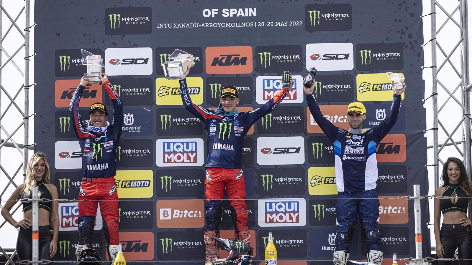 Miles de aficionados vibran en el Mundial de motocross en Arroyomolinos