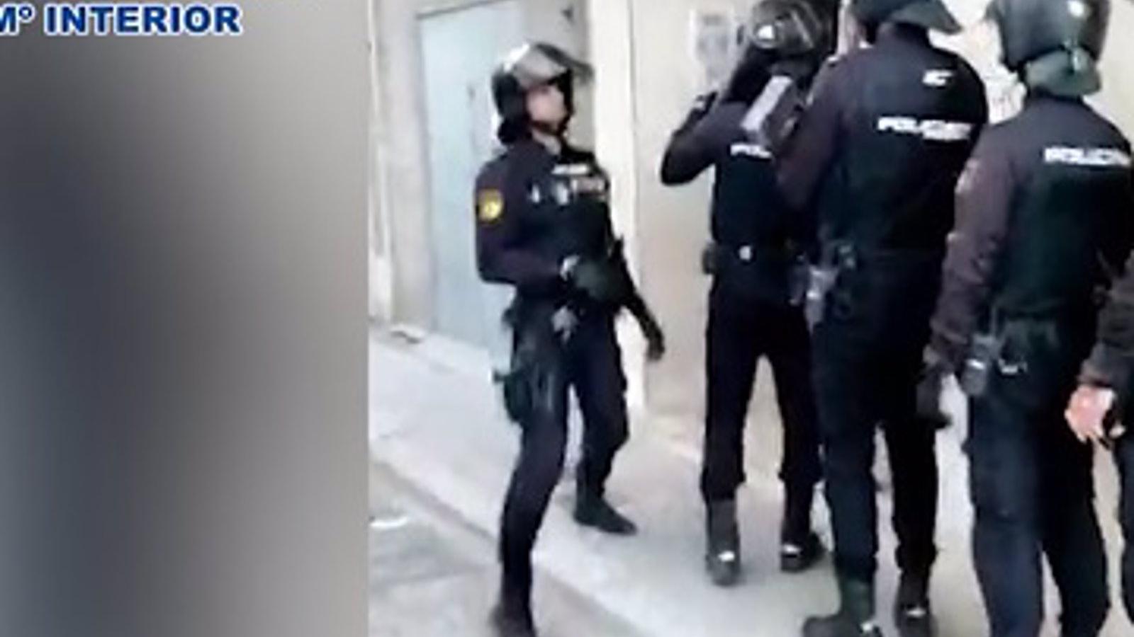 Detienen a cinco trinitarios por dar una paliza a un joven en un bar de Tetuán que quería dejar la banda