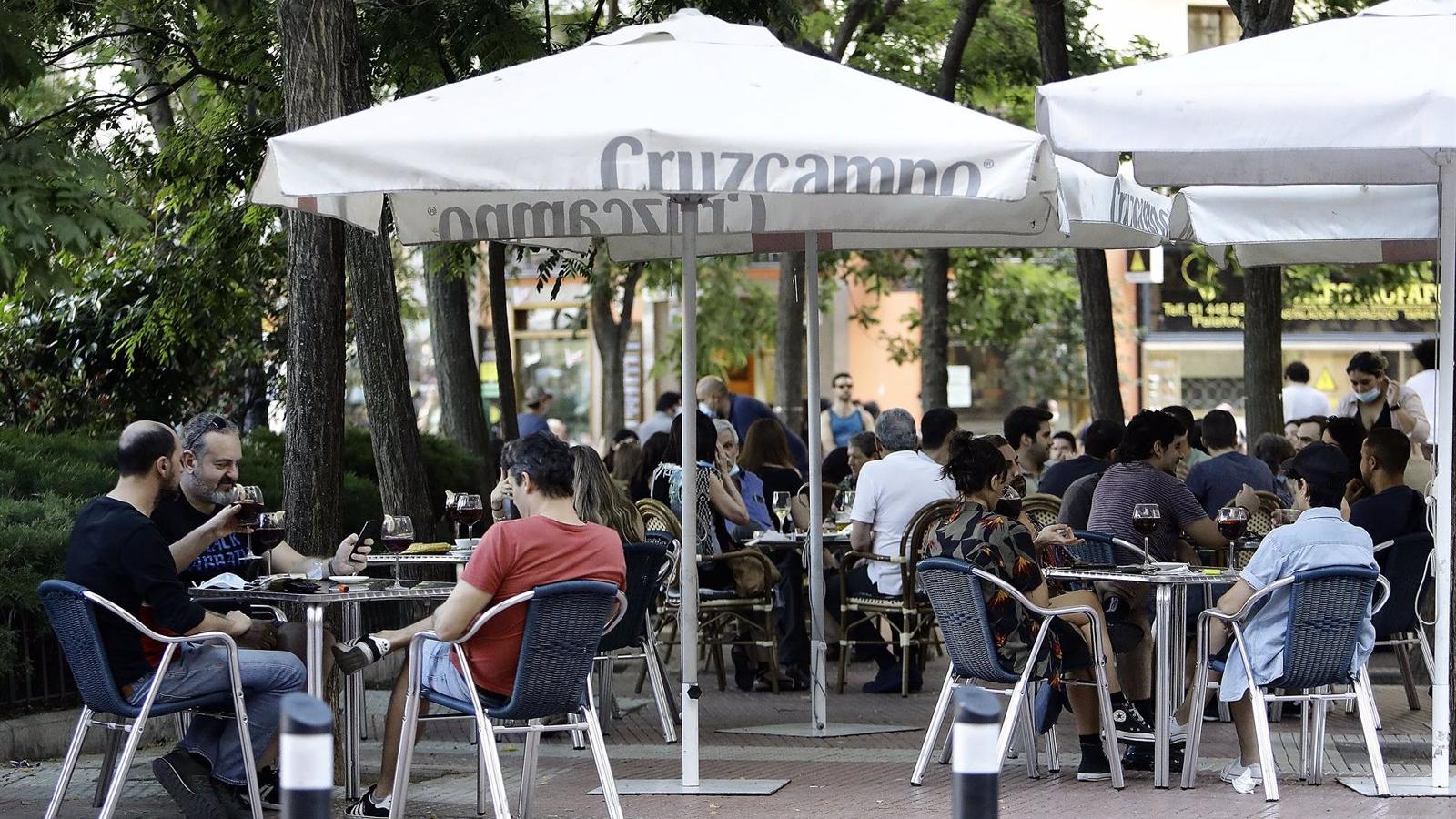 El Ayuntamiento de Madrid inicia un centenar de órdenes de retirada de terrazas e impone 92 multas