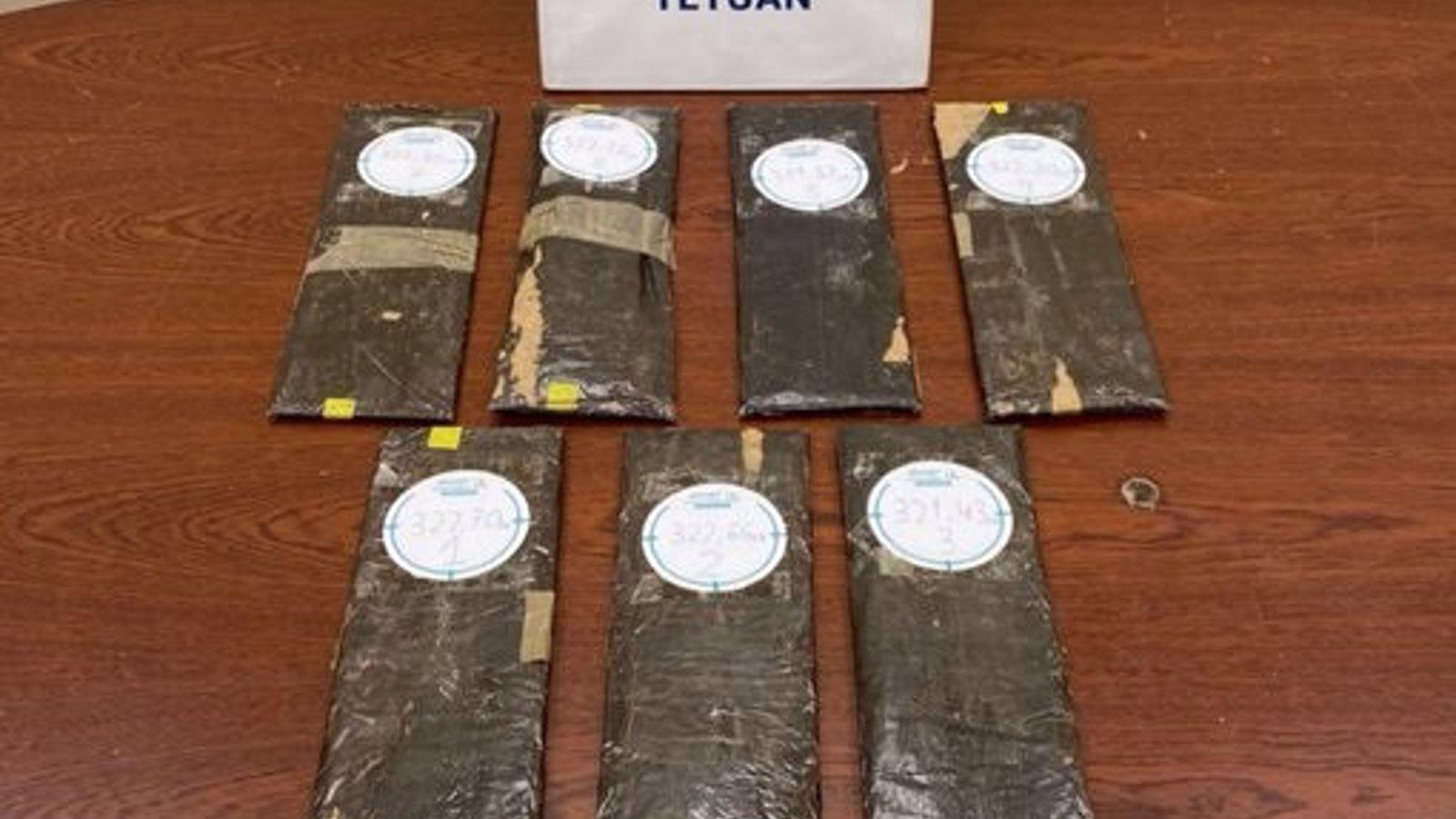  Tres detenidos por ocultar en un coche más de dos kilos de cocaína