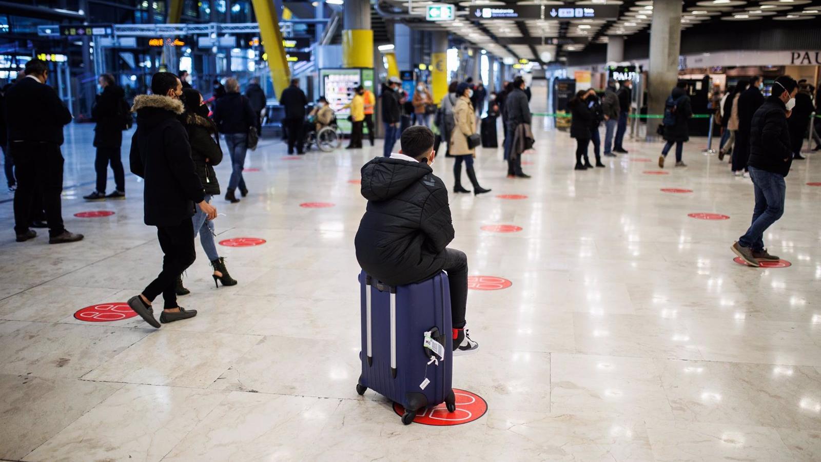 López pide a Interior que complete las plantillas de Policía Nacional y Guardia Civil y solucione el problema de Barajas