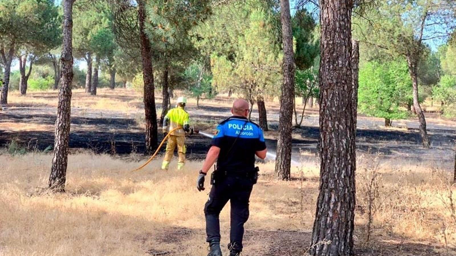 Sofocan un nuevo incendio en la zona de Las Presillas de Alcorcón
