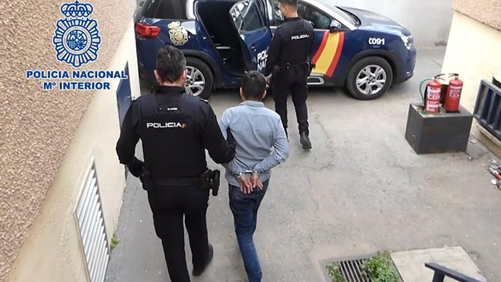  Detenido un hombre por asaltar a 19 personas mayores por el método del mataleón en el portal de sus casas