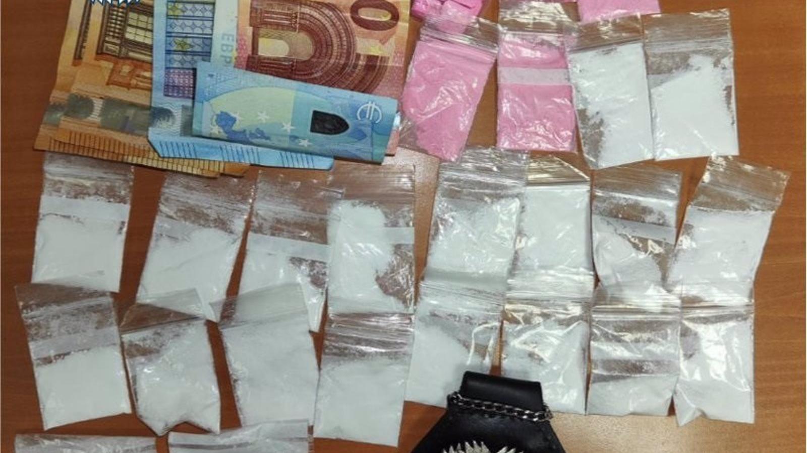  Detenidos en una misma noche seis jóvenes por vender droga en locales del Centro de Madrid