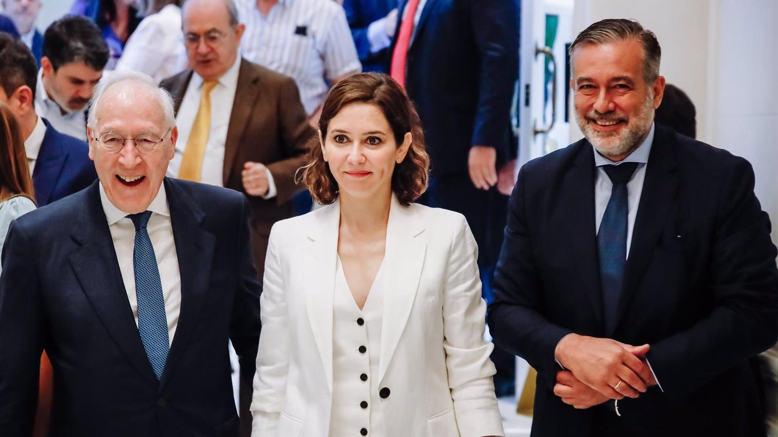 Díaz Ayuso defiende que todos los presidentes del PP tienen "una magnífica relación en torno al liderazgo de Feijóo"