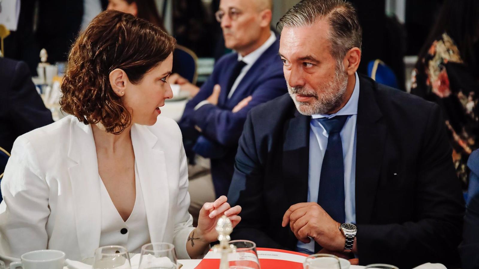 Ayuso cree que Sánchez abandonará el Gobierno cuando se convoquen elecciones porque España está "hecha unos zorros"
