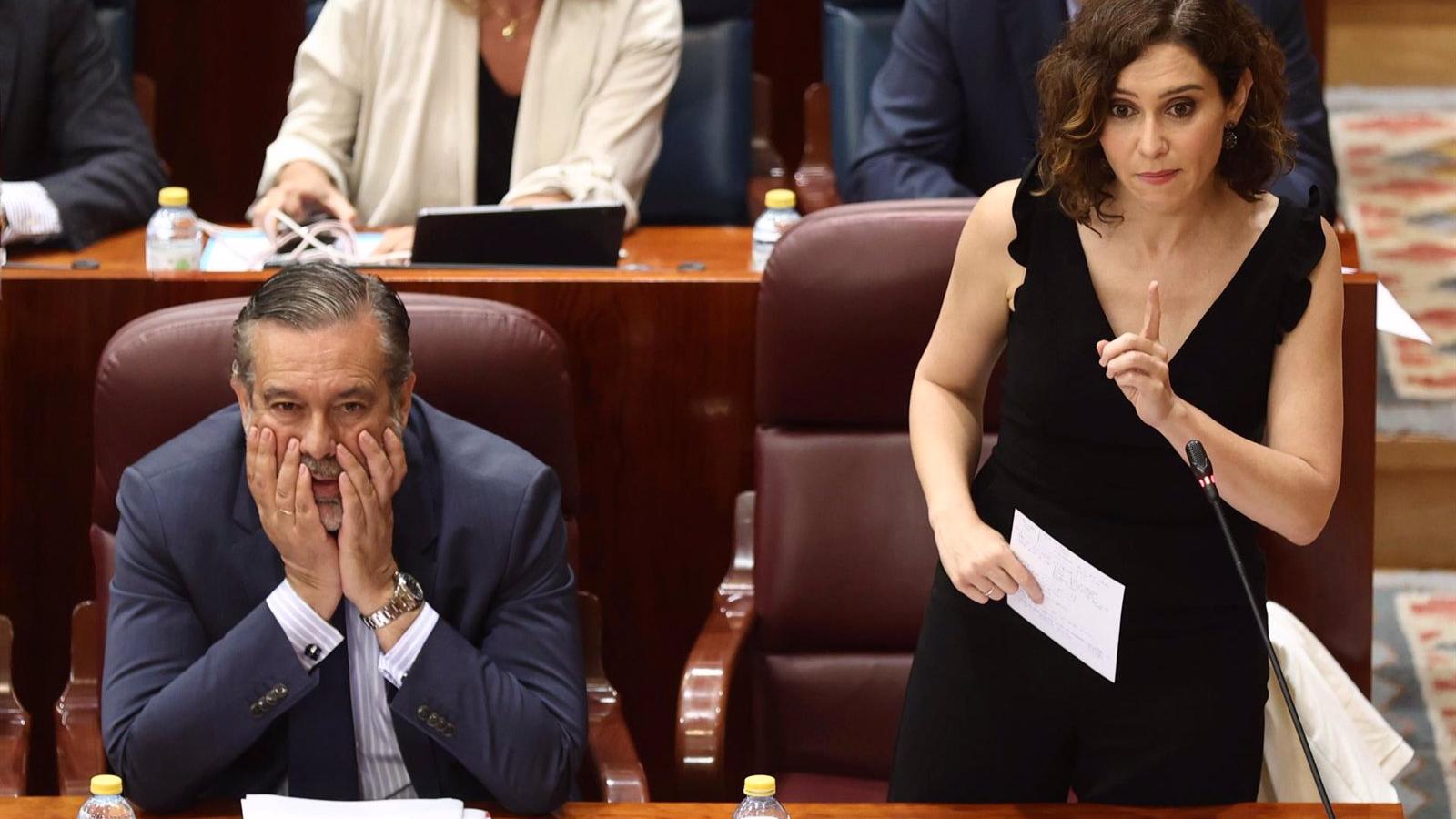 Díaz Ayuso defiende que la bandera de España representa la igualdad de "mujeres, hombres, transexuales, homosexuales y heteros"